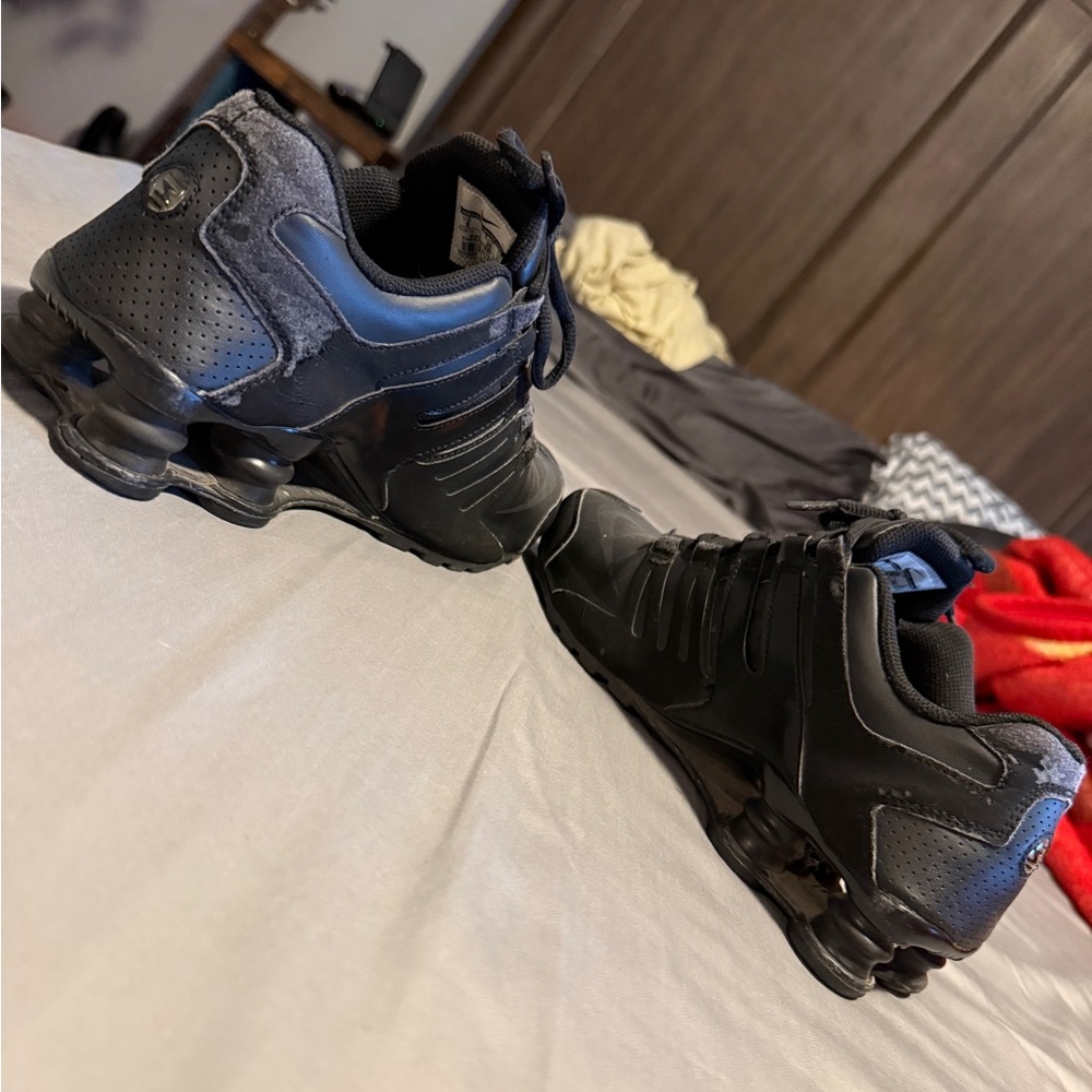 Nike woman’s Black Nike Shox
